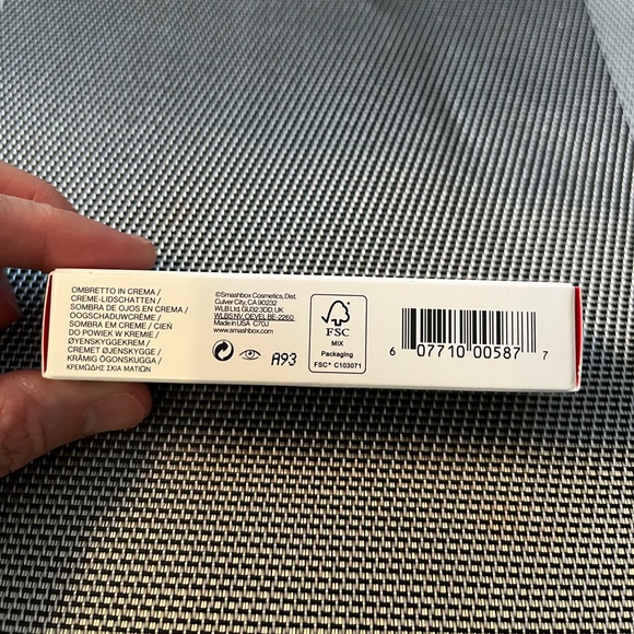 New in box : Always On Shimmer Cream Shadow - Picture 3 of 5